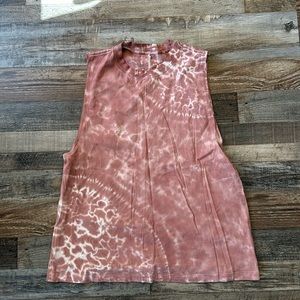 Lululemon workout shirt